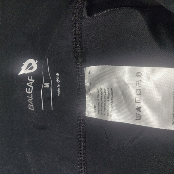 Baleaf Women's Cropped Cycling Leggings with Padding M - Picture 3 of 6